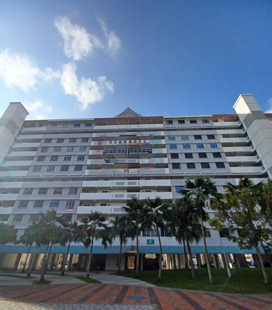 TV Test pattern painted on a HDB block